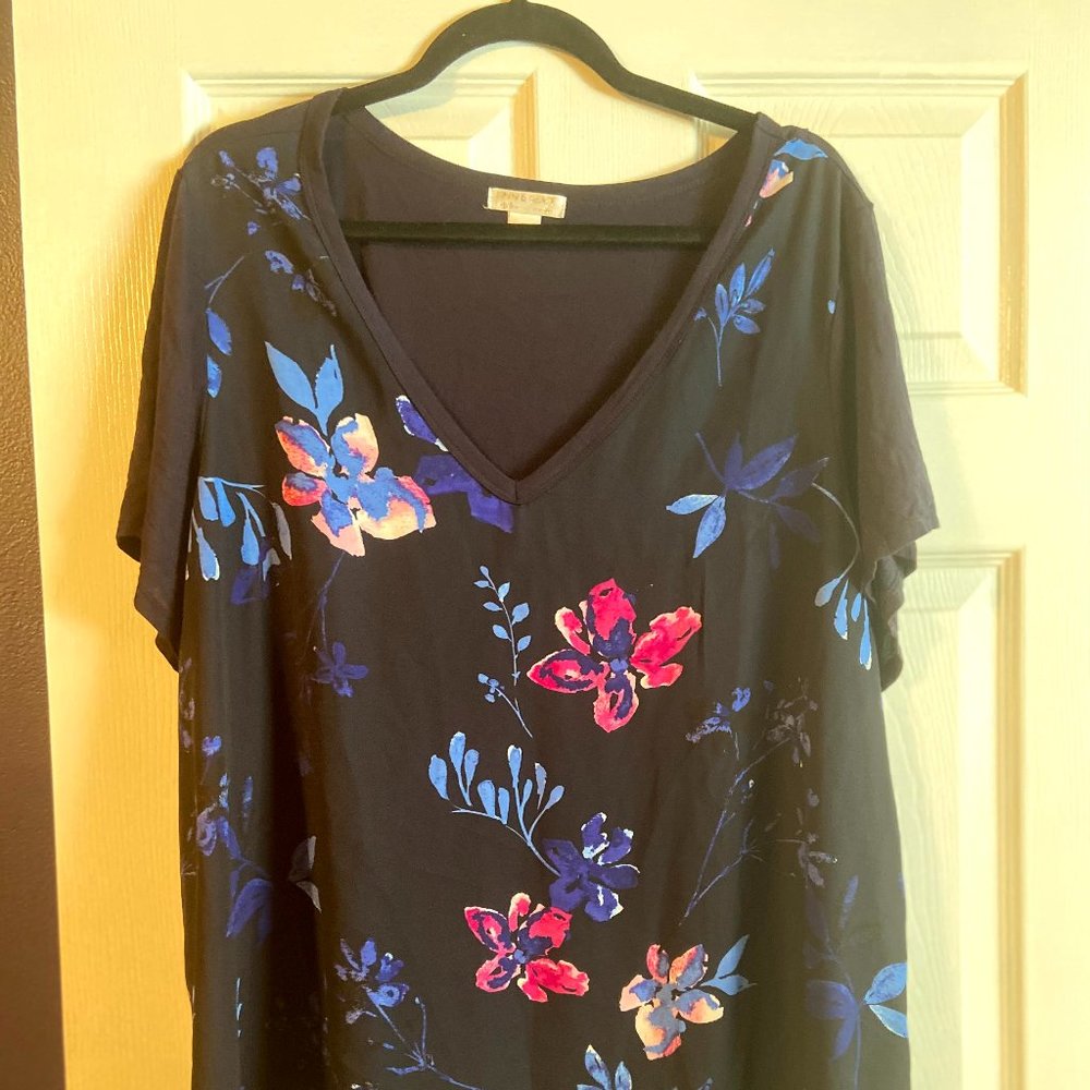 Finn and Grace Plus size--2X Navy and Floral Top